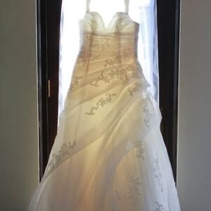 Elegant White/Cream Wedding Dress